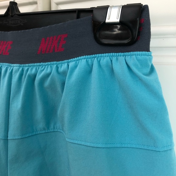 Nike girl’s Dri-fit athletic shorts - Picture 4 of 8